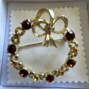Vintage Amber and Brown Hue Stones Wreath Brooch